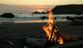 Cozy Central 2BDR - Entertainment, Sports, Restaurants and more!